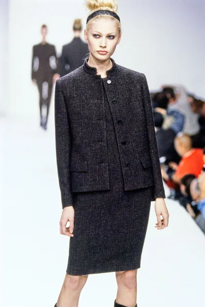 Look 10